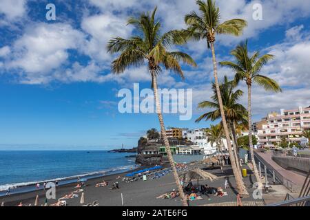 Strand von Puerto Naos am Strand mit schwarzem Lavasand in La Palma, Kanarische Insel, Spanien. Stockfoto