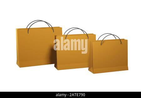Drei Papiertüten aus Pappe für den Käufer zu einem Rabatt auf den Verkauf, braun auf einem weißen Isolat. Klein und Mittel. Leer für Werbung. Photore Stockfoto
