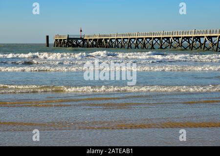 Strand und Pier von Saint-Jean-de-Monts, einer Gemeinde im Departement Vendée in der Region "Pays de la Loire" im Westen Frankreichs Stockfoto