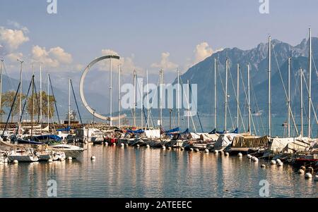 Marina und Yachten am Genfersee in der Sommerschweiz von Lausanne Stockfoto