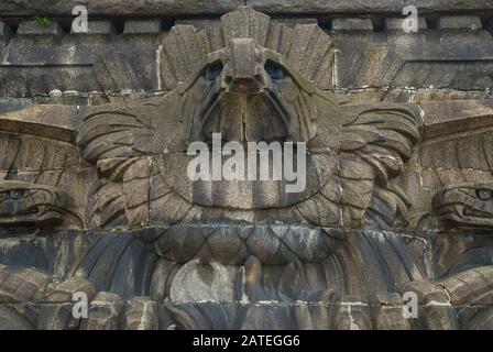 Imperial oder Golden Eagle, das Manteltier Deutschlands an der "Deutschen Ecke" (Deutschland Eck) in Koblenz Stockfoto