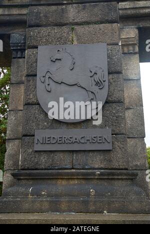 Wappen eines Landes der Bundesrepublik Deutschland an der "Deutschen Ecke" (Deutsches Eck) in Koblenz Stockfoto