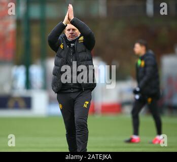 Hamilton, Großbritannien. Februar 2020. Februar 2020; New Douglas Park, Hamilton, South Lanarkshire, Schottland; Scottish Premiership, Hamilton Academical versus Celtic; Celtic Manager Neil Lennon lobt die Supporters Credit: Action Plus Sports Images/Alamy Live News Stockfoto