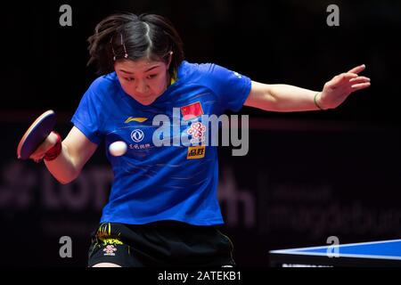 Magdeburg, Deutschland. Februar 2020. Tischtennis: German Open, Damen, Einzel, Finale, Chen (China) - Ding (China). Chen Meng in Aktion. Kredit: Swen Pförtner / dpa / Alamy Live News Stockfoto