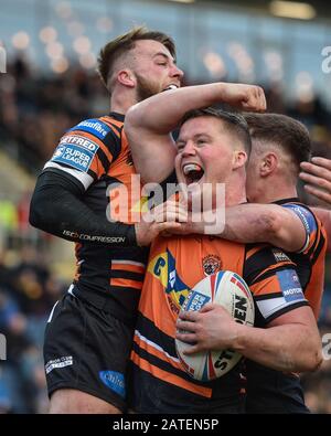 Leeds, Großbritannien, 2. Februar 2020. Adam Milner von den Castleford Tigers feiert einen Versuch gegen die neuen Jungen der Super League Toronto Wolfpack. Credit: Dean Williams/Alamy Live News Stockfoto