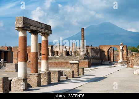 Die antiken Ruinen von Pompei, der Stadt, die durch den ausbruch des voolkans des vesuv in Italien zerstört wurde, sind in das Welterbe der UNESCO eingetragen Stockfoto