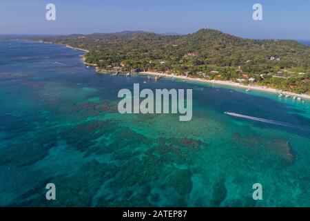 Blick auf den Strand von Roatan, Mayan Princess Resort, Roatan, Honduras, Karibik, Karibik Stockfoto