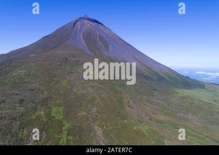 Luftansicht des Mount Pico, Ponta do Pico, der Berg Pico ist die höchste Erhebung des Mittelatlantischen Höhenzugs, Aceres Stockfoto