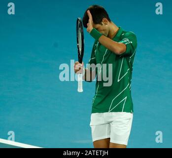 Melbourne Park, Melbourne, Victoria, Australien. Februar 2020. Australian Open Tennis, Mens Einzelfinale am 14. Tag; Novak Djokovic von Serbien beim Endspiel gegen Dominic Thiem von Österreich Credit: Action Plus Sports/Alamy Live News Stockfoto