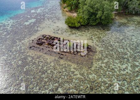 Luftbild der amerikanischen Landungsbarge auf den Ghavutu Island Florida Islands, den Salomon-Inseln, dem Pazifischen Ozean und dem Salomon-Meer Stockfoto