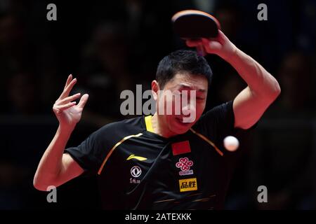 Magdeburg, Deutschland. Februar 2020. Tischtennis: German Open, Herren, Einzel, Finale, Xu (China) - Ma (China). Xu Xin in Aktion. Kredit: Swen Pförtner / dpa / Alamy Live News Stockfoto