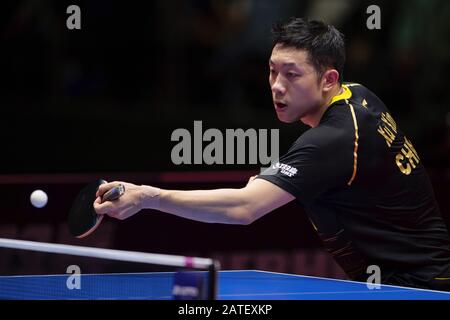 Magdeburg, Deutschland. Februar 2020. Tischtennis: German Open, Herren, Einzel, Finale, Xu (China) - Ma (China). Xu Xin in Aktion. Kredit: Swen Pförtner / dpa / Alamy Live News Stockfoto