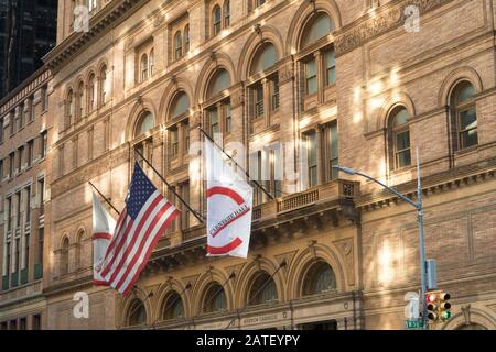 Wichtigsten Eingang und Fahnen, Carnegie Hall, New York Stockfoto