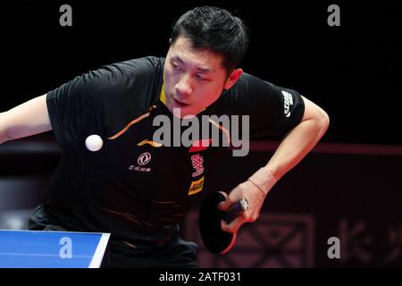 Magdeburg, Deutschland. Februar 2020. Tischtennis: German Open, Herren, Einzel, Finale, Xu (China) - Ma (China). Xu Xin in Aktion. Kredit: Swen Pförtner / dpa / Alamy Live News Stockfoto