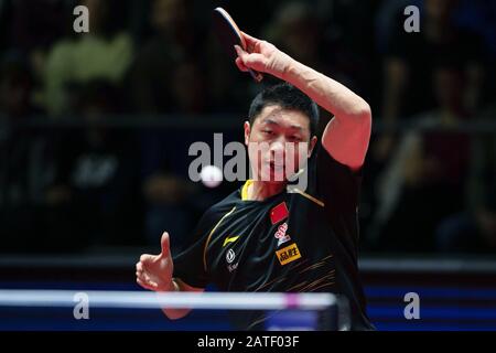 Magdeburg, Deutschland. Februar 2020. Tischtennis: German Open, Herren, Einzel, Finale, Xu (China) - Ma (China). Xu Xin in Aktion. Kredit: Swen Pförtner / dpa / Alamy Live News Stockfoto