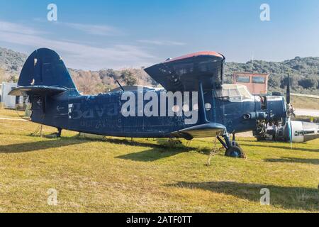 Vrsar, KROATIEN - 29. JANUAR 2020: Altes Flugzeug Antonov 2 ( An-2 ), Colt, ausgestellt auf dem Aeropark in Vrsar, Istrien, Kroatien Stockfoto