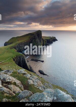 Nebist Point Lighthouse in der Nähe von Glendale an der Westküste der Insel Skye Stockfoto