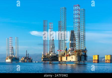 Ölstände in Cromarty Firth, Schottland, Großbritannien Stockfoto