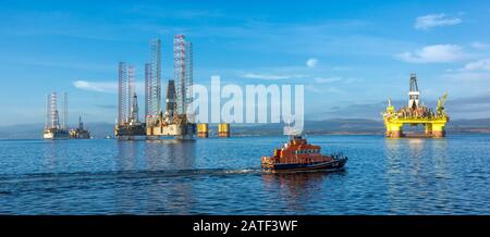 Ölstände in Cromarty Firth, Schottland, Großbritannien Stockfoto