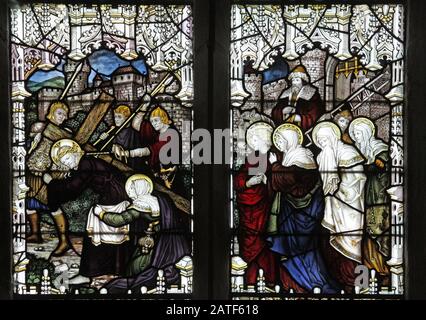 Ein Glasfenster von C E Kempe & Co., das die Via Dolorosa, Passion of Christ, St Editha's Church, Church Eaton, Staffordshire darstellt Stockfoto