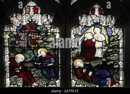 Ein Glasfenster von C E Kempe & Co. Darstellung der Todesangst im Garten, St Editha Kirche, Kirche Eaton, Staffordshire Stockfoto