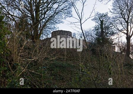 Aberlleiniog Castle auf der Insel Anglesey war ursprünglich eine Motte- und bailey-festung, die von den Normannen erbaut wurde. Stockfoto