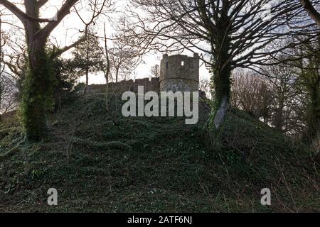 Aberlleiniog Castle auf der Insel Anglesey war ursprünglich eine Motte- und bailey-festung, die von den Normannen erbaut wurde. Stockfoto