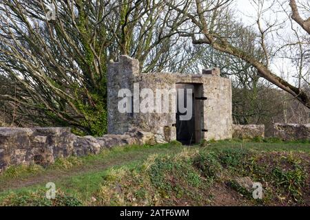 Aberlleiniog Castle auf der Insel Anglesey war ursprünglich eine Motte- und bailey-festung, die von den Normannen erbaut wurde. Stockfoto