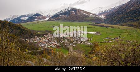 Das Dorf Burgutio im Herbst, Südtirol, Norditalien, Europa Stockfoto