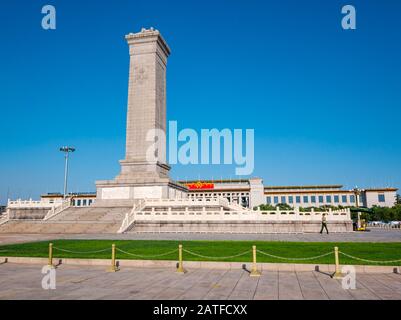 Denkmal für die Volkshelden im Zentrum des Tiananmen-Platzes, Peking, Volksrepublik China Stockfoto