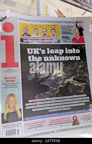 Brexit Tag i Zeitung Titelschlagzeile Schlagzeilen in London England Großbritannien Stockfoto