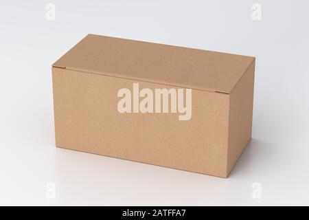Leere, breite Kartonbox mit geschlossenem Klappdeckel auf weißem Hintergrund. Beschneidungspfad um das Rahmenmodell herum Stockfoto