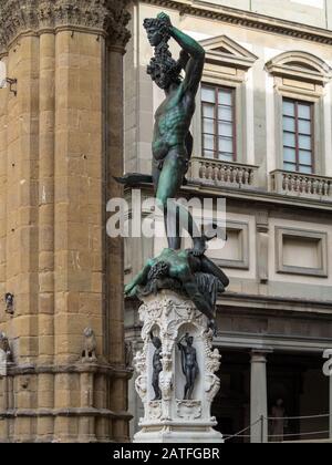 Perseus mit dem Kopf der Medusa von Benvenuto Cellini, Loggia dei Lanzi, Florenz Stockfoto