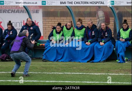 High Wycombe, Großbritannien. Februar 2020. Reading Women Ersatzbank während des FAWSL-Spiels zwischen Reading Women und Manchester United Women im Adams Park, High Wycombe, England am 2. Februar 2020. Foto von Andy Rowland. Kredit: Prime Media Images/Alamy Live News Stockfoto