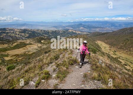 Endlose Ausblicke auf den Höhenunterschied Páramo de Oceta oberhalb von Monguí, Boyaca, Kolumbien Stockfoto