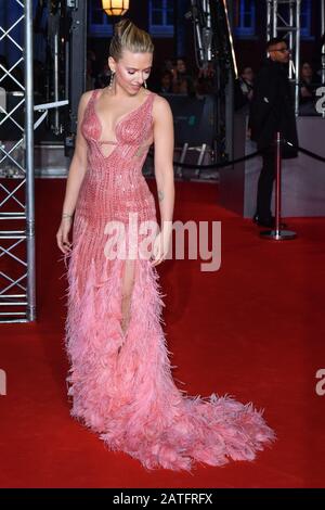 Scarlett Johansson nimmt an den 73. British Academy Film Awards in der Royal Albert Hall in London. Stockfoto