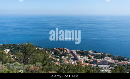 Blick auf die südfranzösischen Städte Monaco und Nizza. Stockfoto