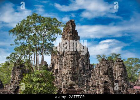 Der Bayon, Prasat Bayon ist ein reich dekorierter Khmer-Tempel in Angkor in Kambodscha Stockfoto