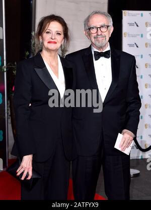 Kate Fahy und Jonathan Pryce besuchen die After-Show-Party für die 73. British Academy Film Awards. Stockfoto