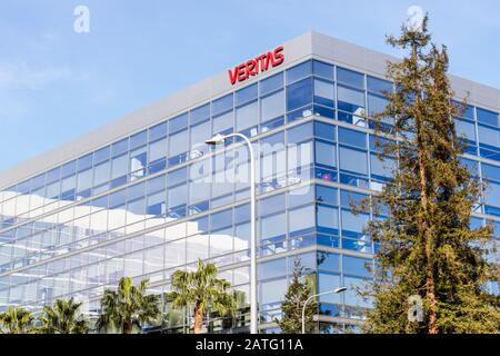 30. Januar 2020 Santa Clara/CA/USA - Veritas Hauptsitz im Silicon Valley; Veritas Technologies LLC ist ein internationaler amerikanischer Datenmanagement-Mitarbeiter Stockfoto