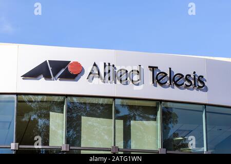 31. Januar 2020 San Jose/CA/USA - Allied Telesis unterzeichnen in ihrem nordamerikanischen Hauptquartier im Silicon Valley; Allied Telesis ist ein japanisches Netzwerk in Stockfoto