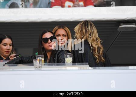 Miami Gardens, USA. Februar 2020. Beyonce Knowles vor dem Super Bowl LIV zwischen den San Francisco 49ers und den Kansas City Chefs, die am 2. Februar 2020 im Hard Rock Stadium in Miami Gardens, Florida ausgetragen wurden, auf dem Feld zu sehen. (Foto von Anthony Behar/Sipa USA) Credit: SIPA USA/Alamy Live News Stockfoto