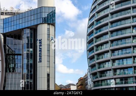 Inmarsat ist ein Technologieunternehmen, das Satellitenkommunikation mit Sitz an der City Road in London, Großbritannien, bereitstellt Stockfoto