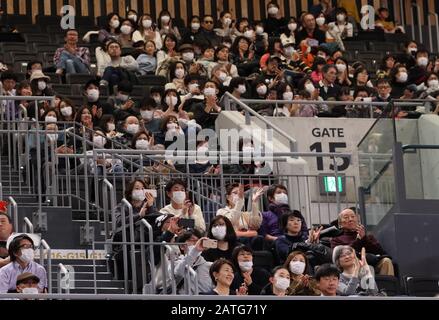 Tokio, Japan. Februar 2020. Rund 4.500 Koto-Stationsbürger genießen am Sonntag, 2. Februar 2020, die Eröffnungsfeier für die Ariake-Arena in Tokio. Ariake Arena, 15.000 Sitzplätze Mehrzweckhalle werden für Olympisches Volleyball und Paralympische Rollstuhlbasketballveranstaltungen genutzt. Credit: Yoshio Tsunoda/AFLO/Alamy Live News Stockfoto