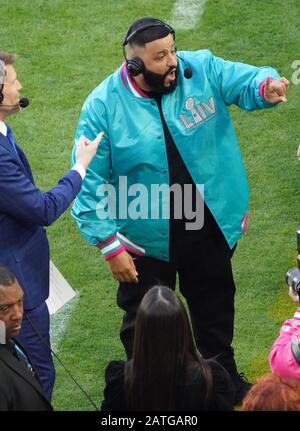 Miami Gardens, USA. Februar 2020. DJ Khaled befiehlt Aufmerksamkeit vor Super Bowl LIV im Hard Rock Stadium in Miami Gardens am Sonntag, 2. Februar 2020. Foto von Jon SooHoo/UPI Credit: UPI/Alamy Live News Stockfoto