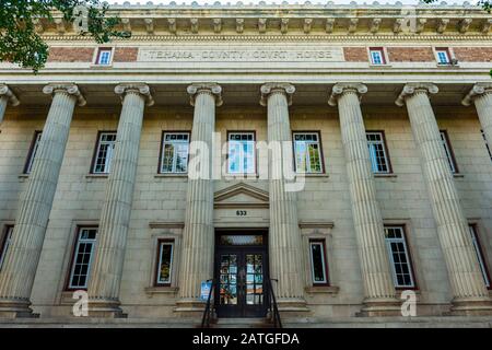 Red Bluff, Kalifornien, USA - 12. November 2012: Die Vorderseite des Tehama County Courthouse Stockfoto