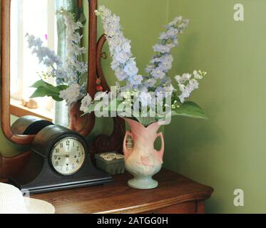 Wir feiern den Frühling in Vermont und die Green Mountains von VT. Ahorn-Sirup, Vögel, Bienen, Blumen, Bäume Stockfoto