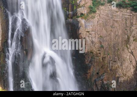 Haew-Narok-Wasserfall im Khao-Yai-Nationalpark, Provinz Nakhon Nayok, Thailand. Stockfoto