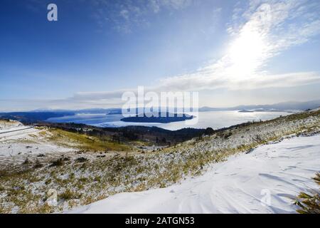 Blick auf den Kascharo-See vom Bihoro-Pass in Hokkaido, Japan. Stockfoto