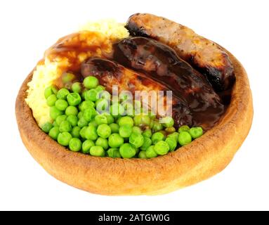 Wurst- und Kartoffelmehl in einem Yorkshire Pudding isoliert auf weißem Hintergrund Stockfoto